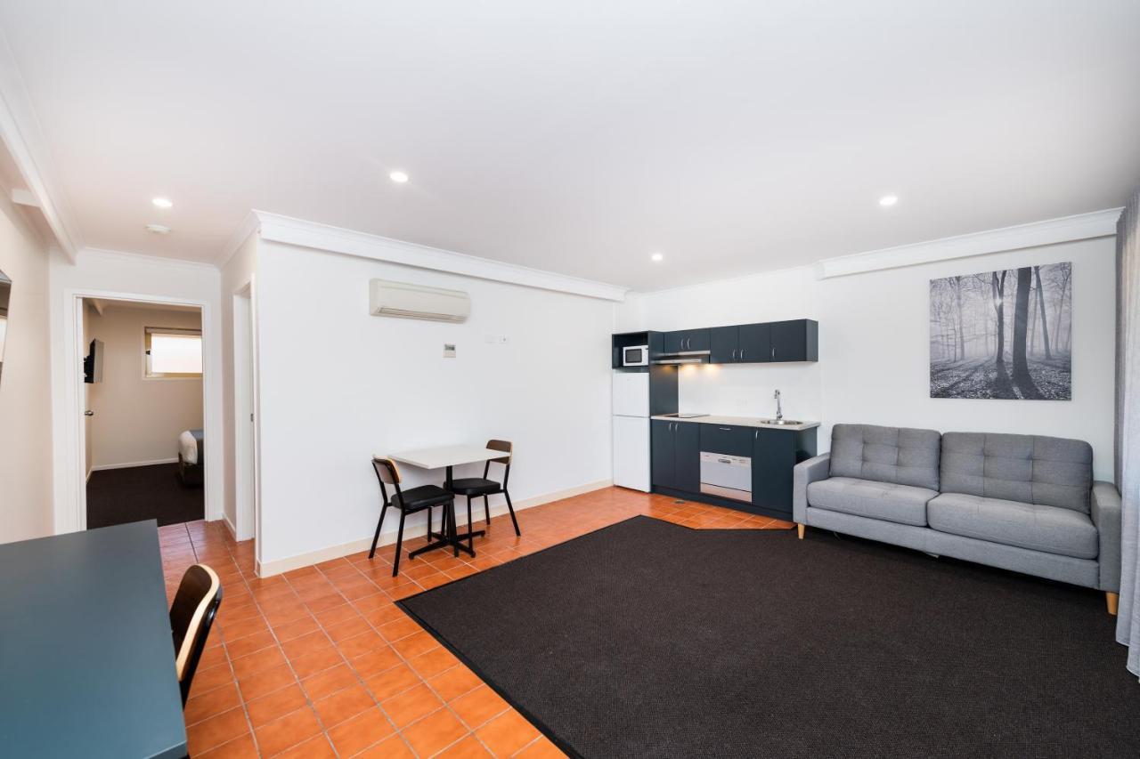 River Motel Queanbeyan Bagian luar foto